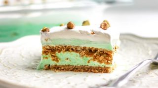 Pistachio Icebox Cake - An Easy Pistachio Pudding Dessert Recipe